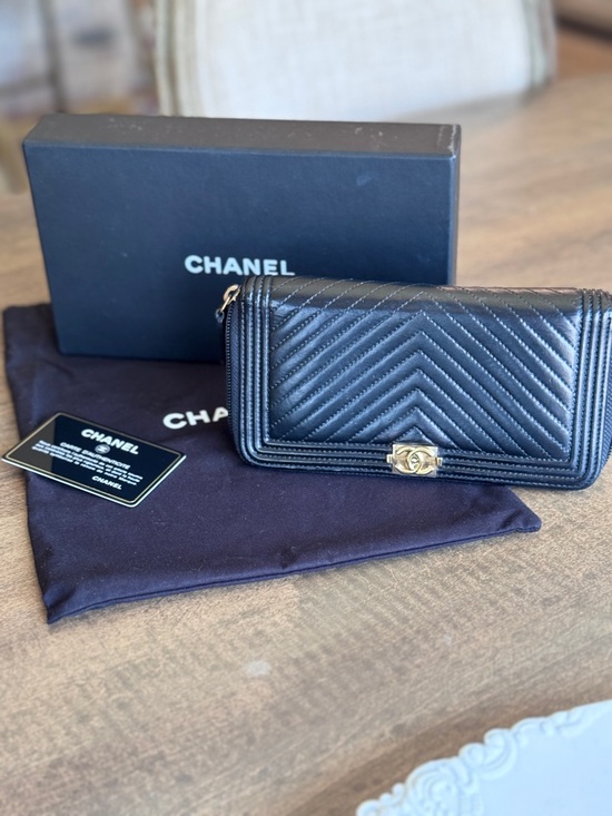 CHANEL Handbags - Chanel Black Quilted Chevron Wallet